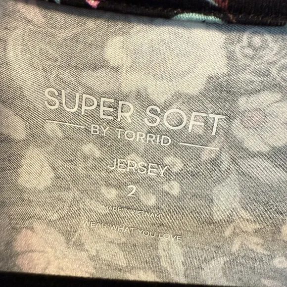 Torrid Super Soft Jersey Floral Top 2X nwt - Picture 5 of 6
